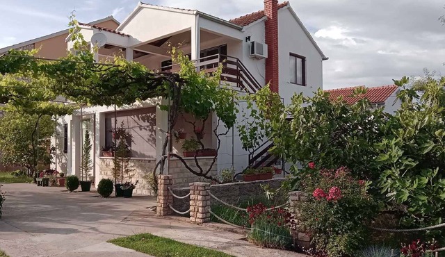 Holiday apartment with terrace and air conditioning