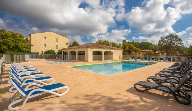 Holiday Apartment with Mountain View, Shared Pool and Wi-Fi