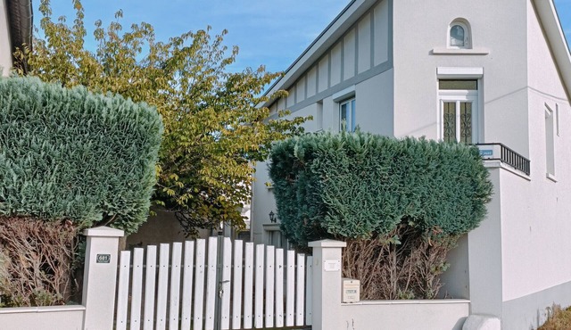 Holiday Apartment "Dans Maison Atypique" with Wi-Fi