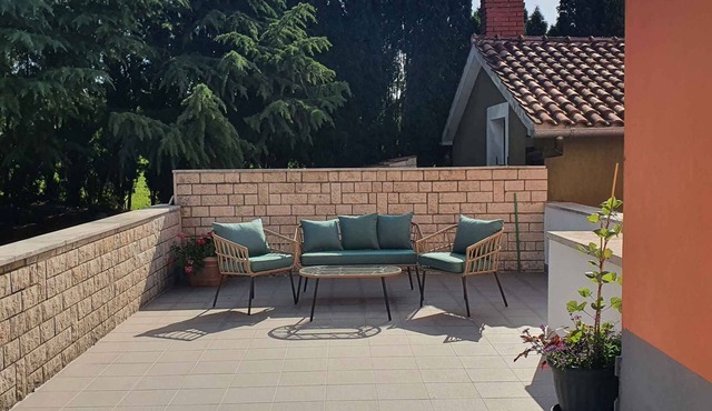 Holiday apartment with air conditioning, with barbecue facilities