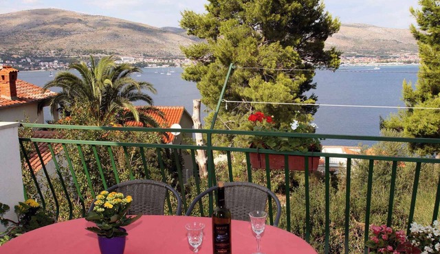 Holiday apartment 100 m from the beach