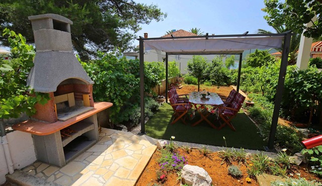 Holiday apartment 20 m from the sea