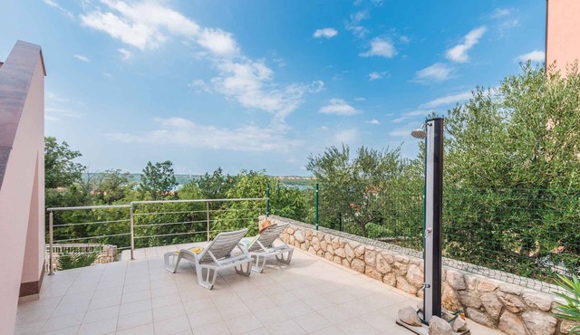 Holiday apartment 250 m from the beach