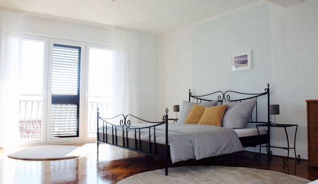 Holiday apartment (97qm) with stunning sea view for 6-7 person