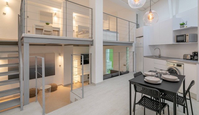 Holiday Apartment "Alison's Loft" with A/C & Wi-Fi