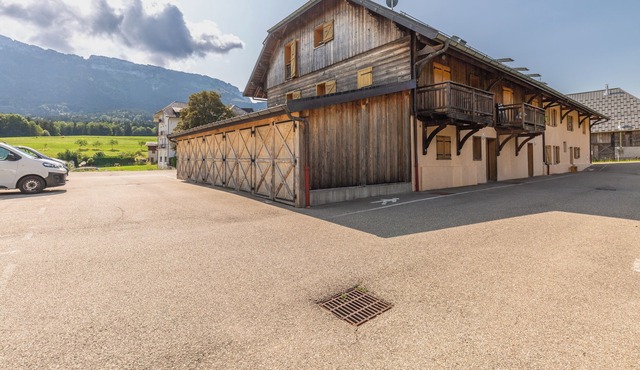 Holiday Apartment 'Cocon 4 Étoiles À La Montagne' with Mountain View, Shared Garden & Wi-Fi