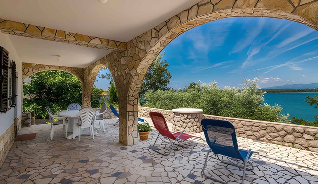 Holiday apartment directly by the sea