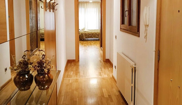 Holiday Apartment 'Exclusivo Apartamento' en Sort with Balcony & Mountain View