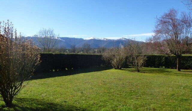 Holiday apartment facing the Pyrenees