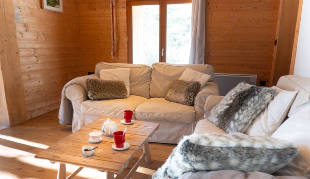 Holiday Apartment "Gite L'Esquirol" with Mountain View, Shared Garden & Wi-Fi