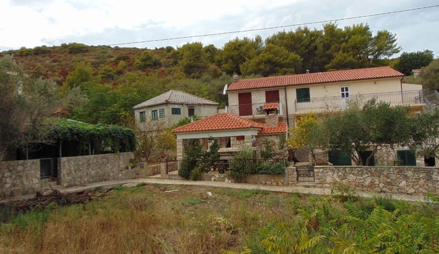 Holiday apartment Grohote for 1 - 4 persons with 2 bedrooms - Row house