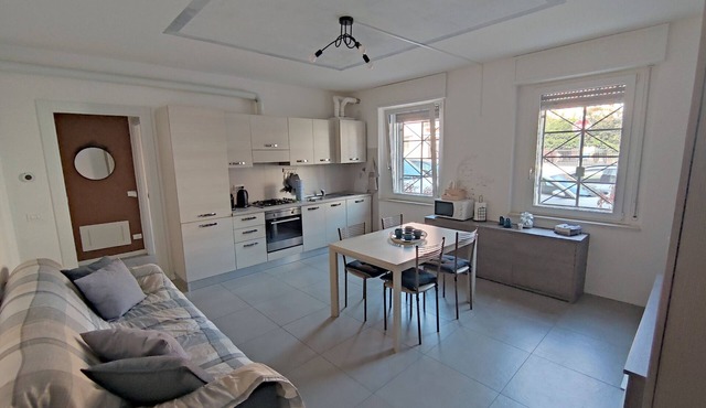 Holiday Apartment "Grey House Pavia near Hospitals" with A/C & Wi-Fi