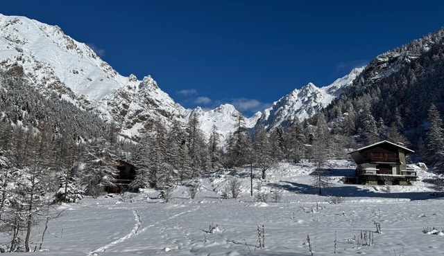 Holiday Apartment "Gte T3 Le Balarino - Mercantour1" with Mountain View, Shared Garden & Wi-Fi