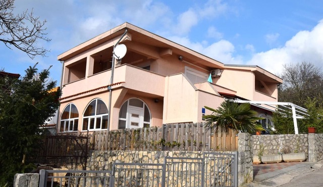 Holiday apartment with sea view