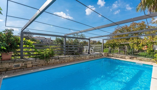 Holiday apartment Peresiji AUA with shared pool