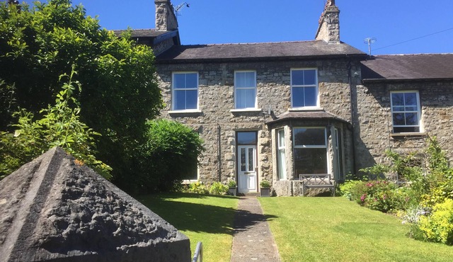 Holiday apartment in lovely scenic location minutes from waterfront