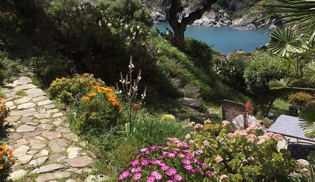 Holiday Apartment "La Nicrom" with Sea View, Shared Pool & Wi-Fi