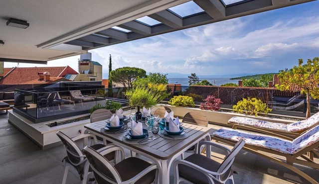 Holiday apartment Luxurious flat with a beautiful terrace overlooking the sea