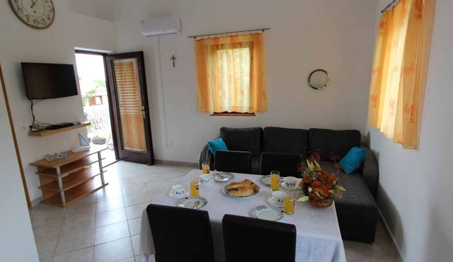 Holiday apartment mit Klimaanlage und Balkon