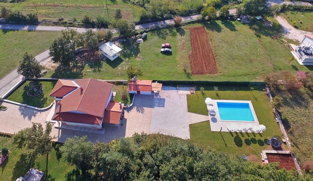Holiday apartment mit Pool und Klimaanlage