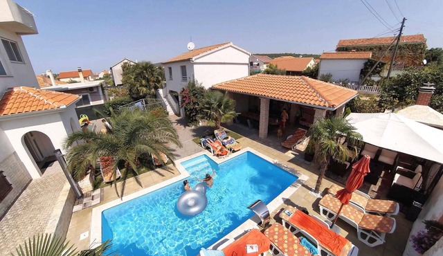 Holiday apartment mit Klimaanlage und Pool