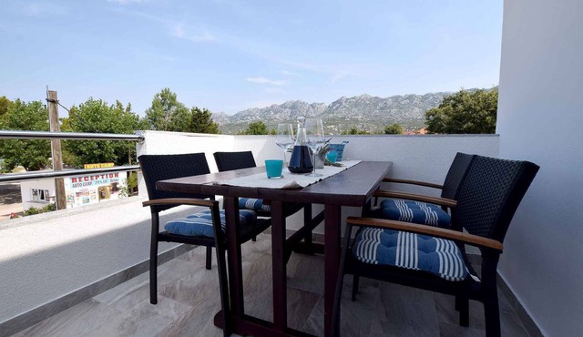 Holiday apartment mit Klimaanlage und Balkon