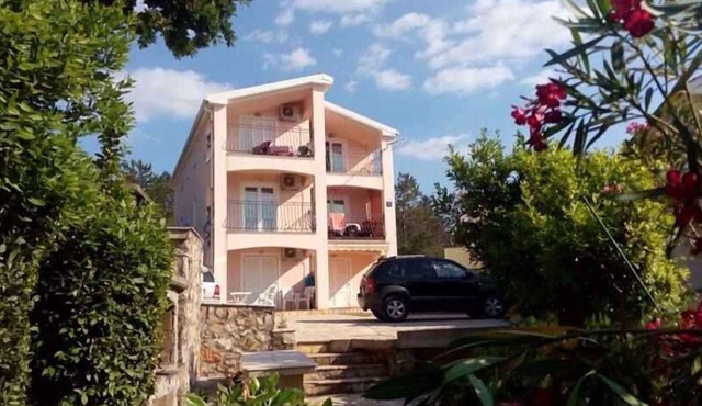 Holiday apartment near the beach with sea view