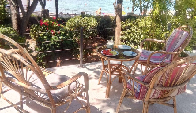 Holiday apartment only 10 meters from the beach