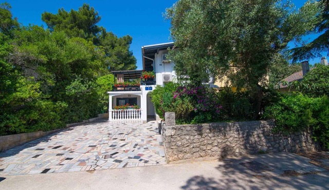 Holiday apartment only 150 m from the sea