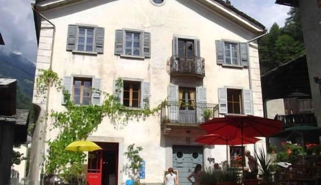 Holiday apartment Promontogno (Bondo) for 1 - 8 persons with 4 bedrooms - Historical building