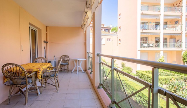 Holiday Apartment "Stomolocation" with Private Terrace, A/C & Wi-Fi