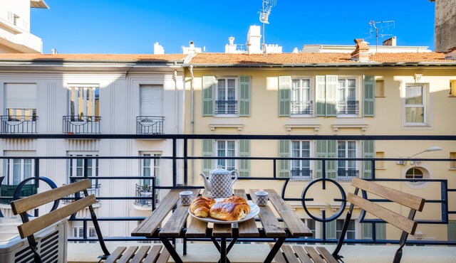 Holiday Apartment "Sea View" near Beach with Balcony & Wi-Fi