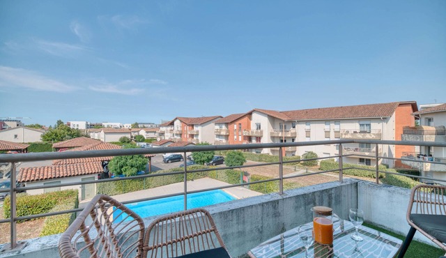 Holiday Apartment "Spacieux Proche Aéroport Et Airbus" with Shared Heated Pool & Wi-Fi