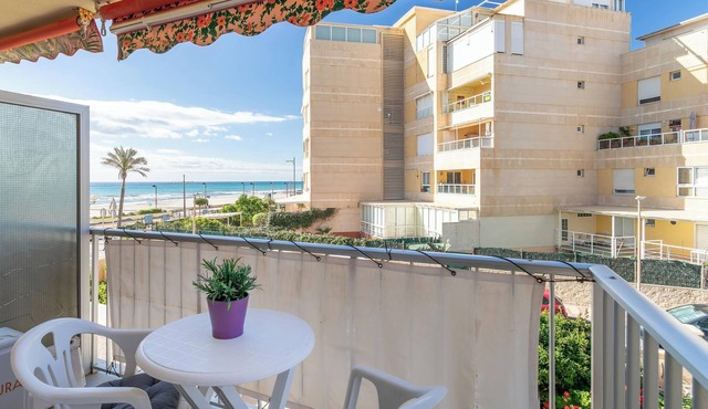 Holiday Apartment "Very nice and modern Studio" at the Beach, Balcony & Wi-Fi
