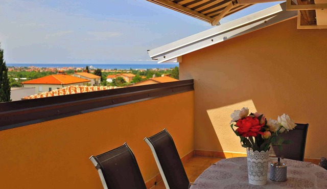 Holiday apartment with balcony and air conditioning