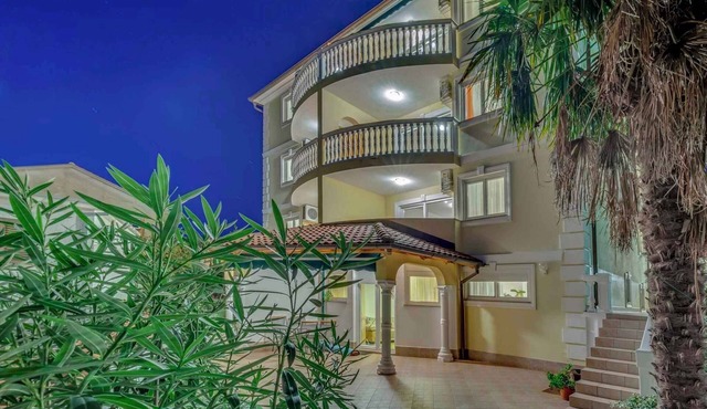 Holiday apartment with sea view and air conditioning