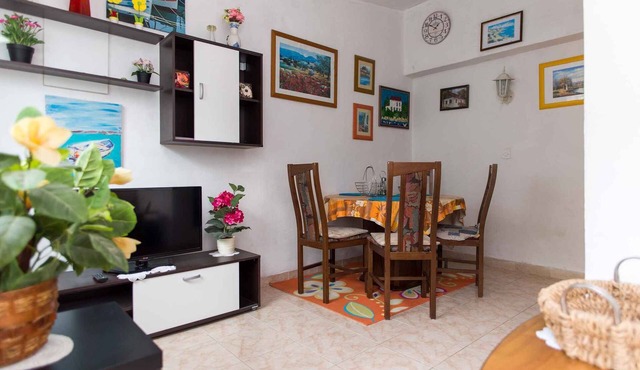Holiday apartment with air conditioning and sea view