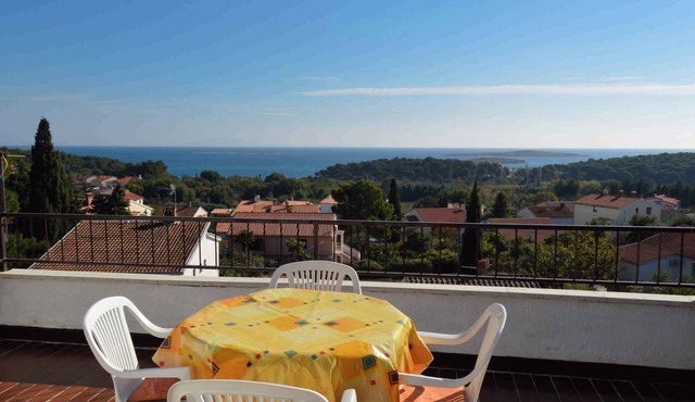 Holiday apartment with balcony and sea view