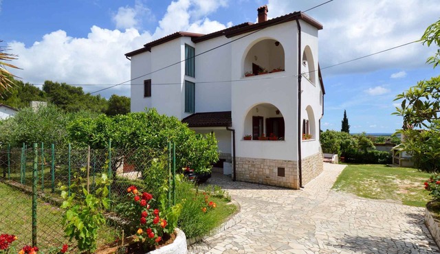 Holiday apartment with balcony and barbecue facilities