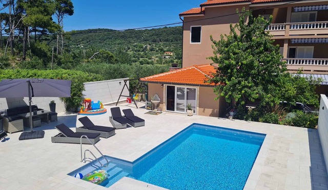 Holiday apartment with air conditioning and Internet