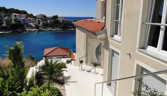 Holiday apartment with pool use and sea views