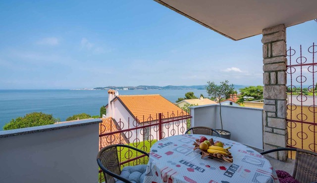 Holiday apartment with sea view