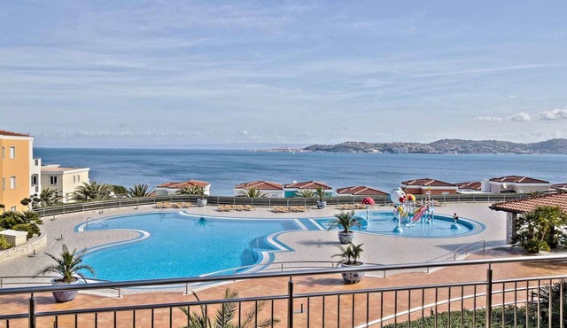 Holiday apartment with outdoor pool and air conditioning