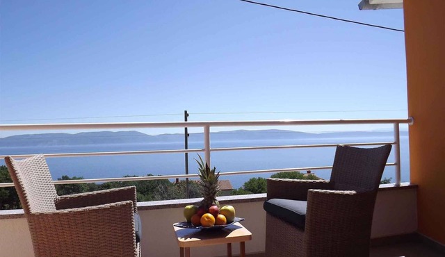 Holiday apartment with 3 terraces and sea view