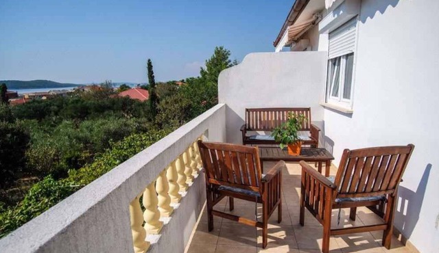 Holiday apartment with air conditioning and sea view