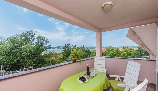Holiday apartment with air conditioning and sea view
