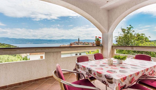 Holiday apartment with air conditioning and sea view