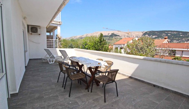Holiday apartment with air conditioning and large balcony