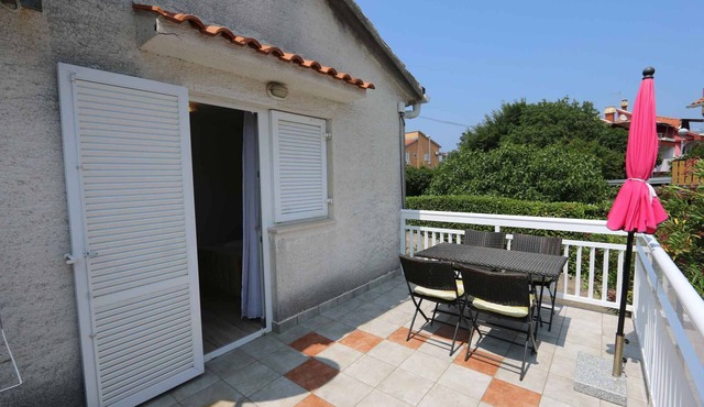 Holiday apartment with air conditioning and balcony