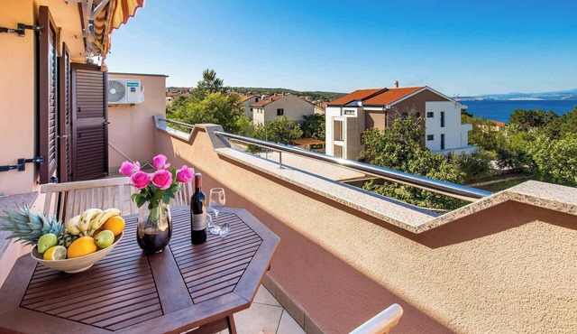 Holiday apartment with air conditioning and pool